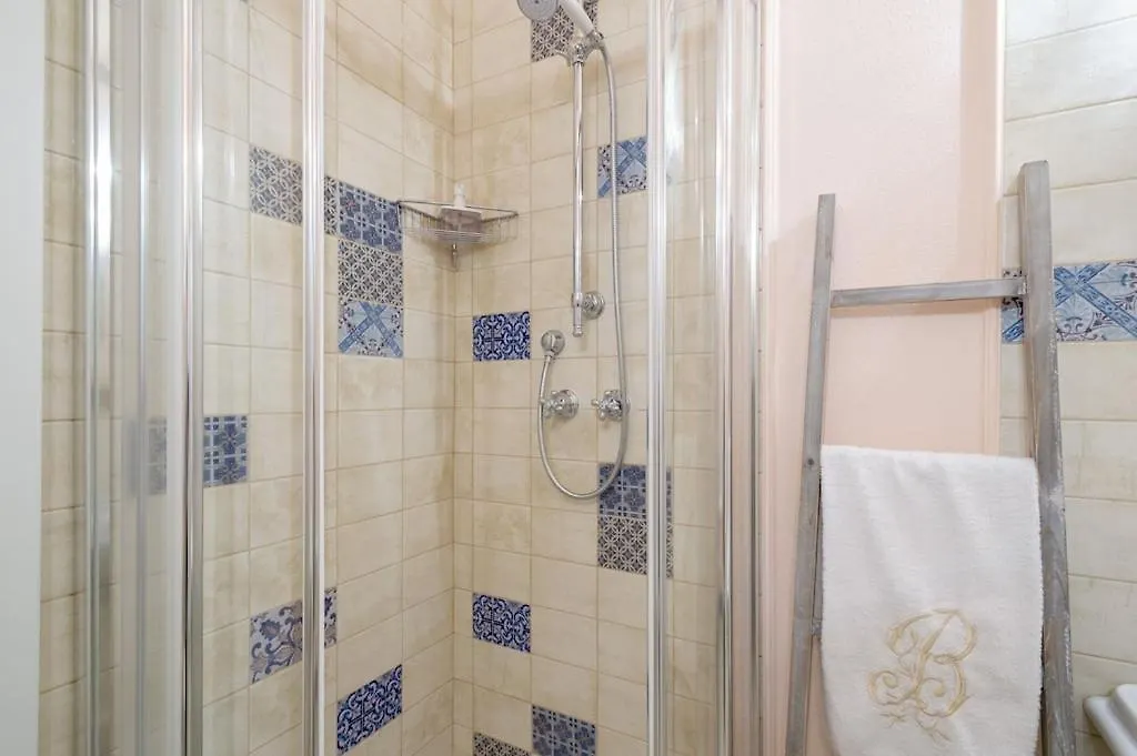 Villa Residenza dei Piaceri Perduti-Rosa Lastra a Signa 0*,  Italia
